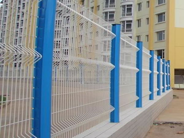 Bellow Shaped Mesh Panels for Fencing
